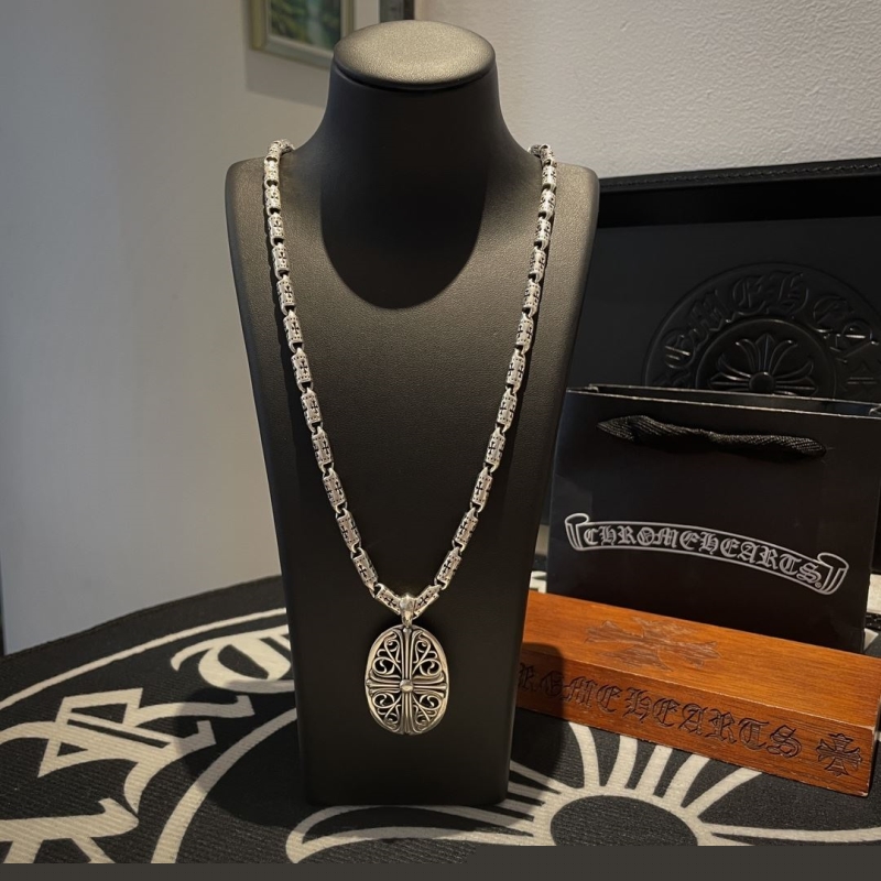 Ch**me He**ts necklaces